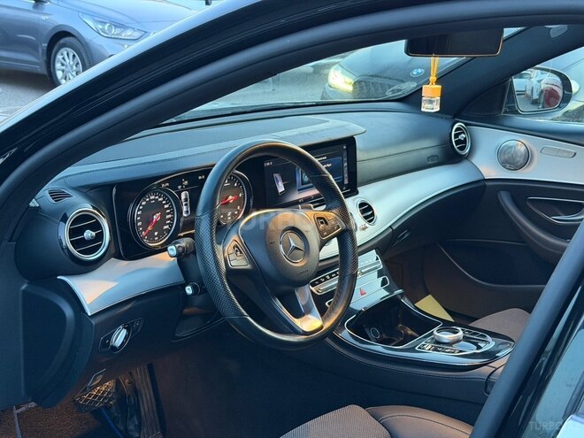 Mercedes E 220 d-12