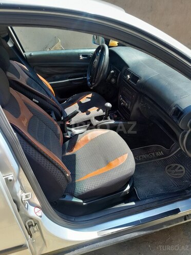 Volkswagen Passat-4