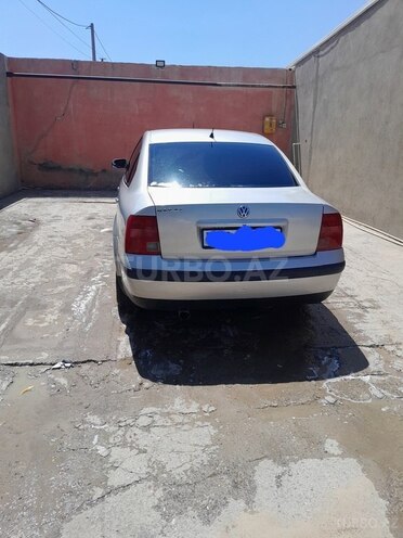 Volkswagen Passat-5