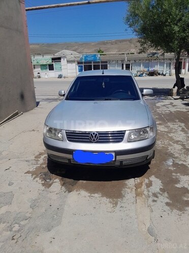 Volkswagen Passat-1