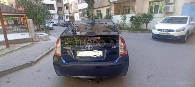 Toyota Prius-3