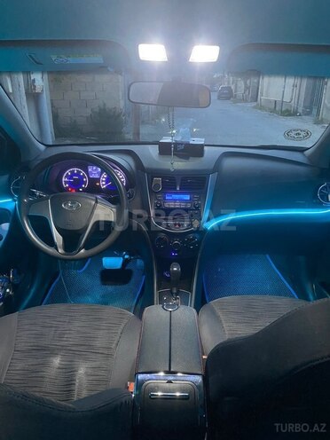 Hyundai Accent-4