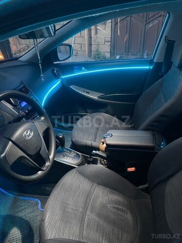Hyundai Accent-8