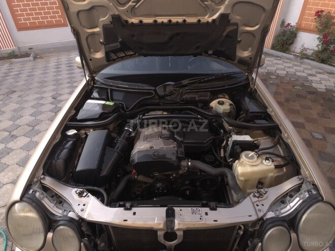 Mercedes E 200-7