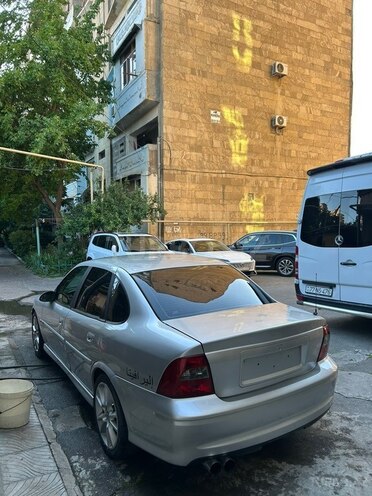 Opel Vectra-4