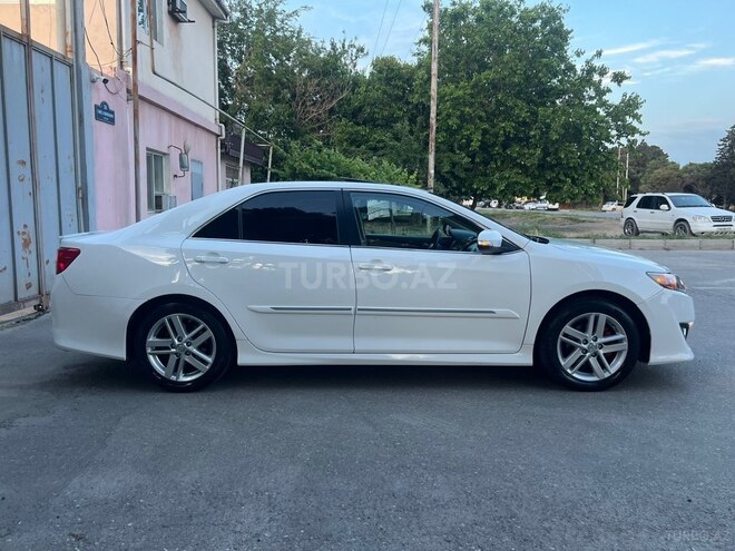 Toyota Camry-5