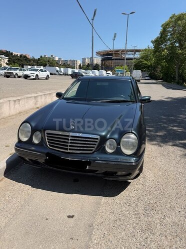 Mercedes E 270-1
