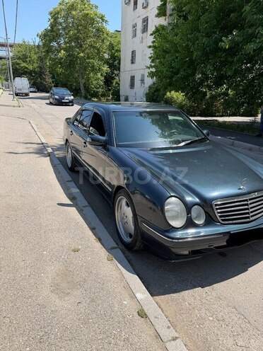 Mercedes E 270-2