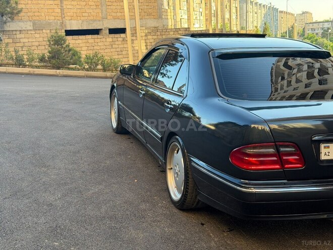 Mercedes E 270-4