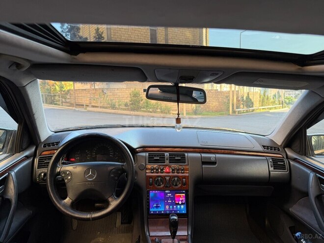 Mercedes E 270-5