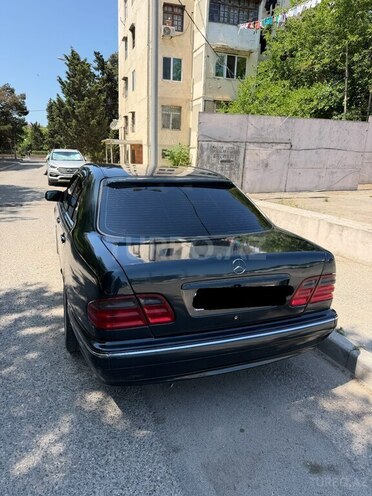 Mercedes E 270-7