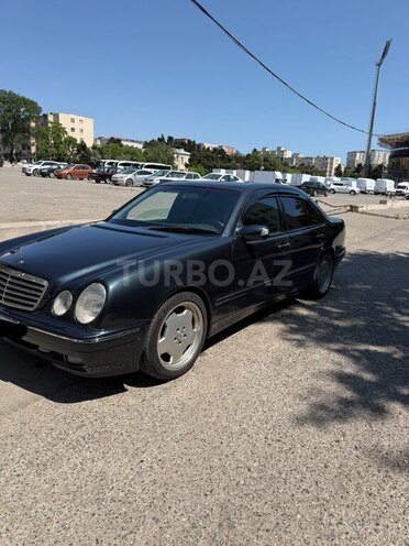 Mercedes E 270-10