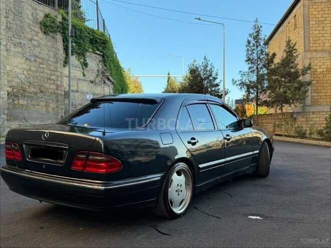 Mercedes E 270-9