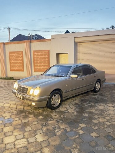 Mercedes E 200-2