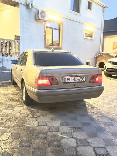 Mercedes E 200-3