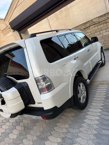 Mitsubishi Pajero-7