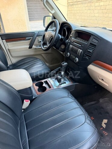 Mitsubishi Pajero-5
