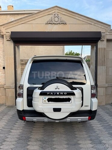 Mitsubishi Pajero-9