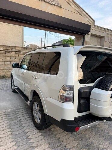 Mitsubishi Pajero-8