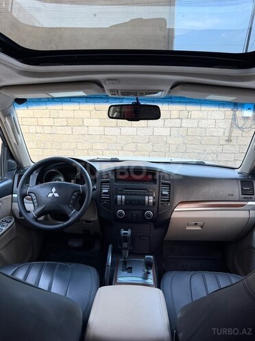 Mitsubishi Pajero-6