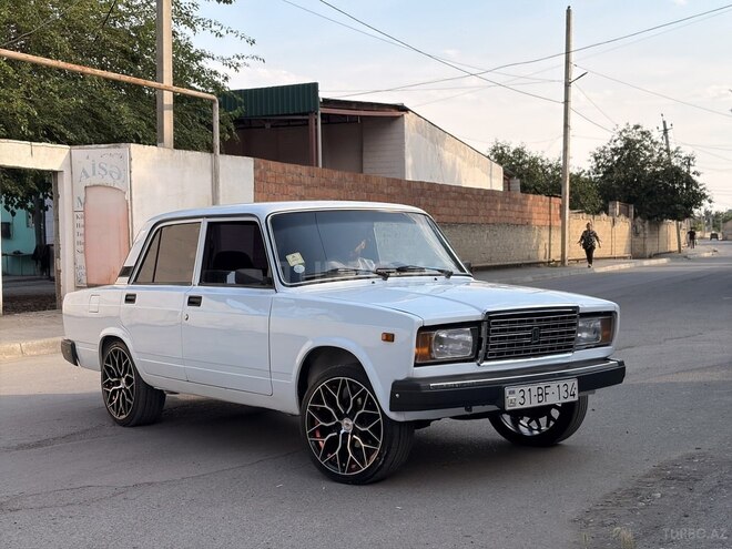 LADA (VAZ) 2107-1