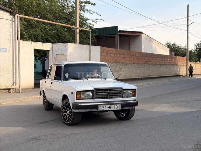 LADA (VAZ) 2107-2