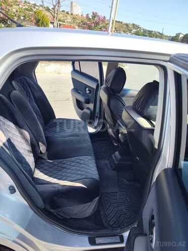 Nissan Tiida-4