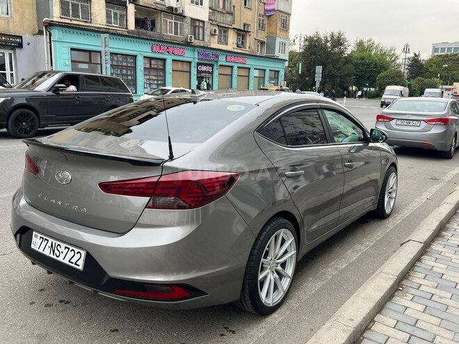 Hyundai Elantra-12