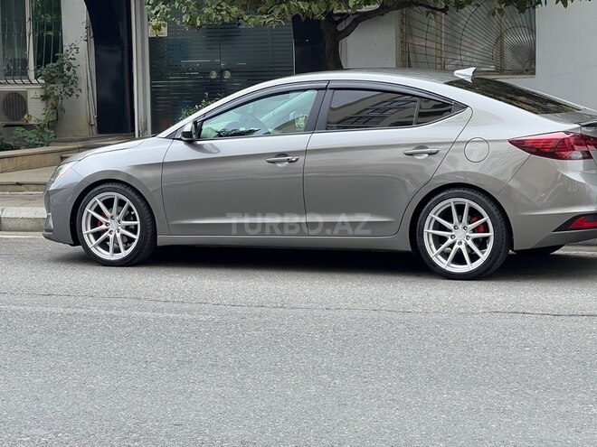 Hyundai Elantra-10