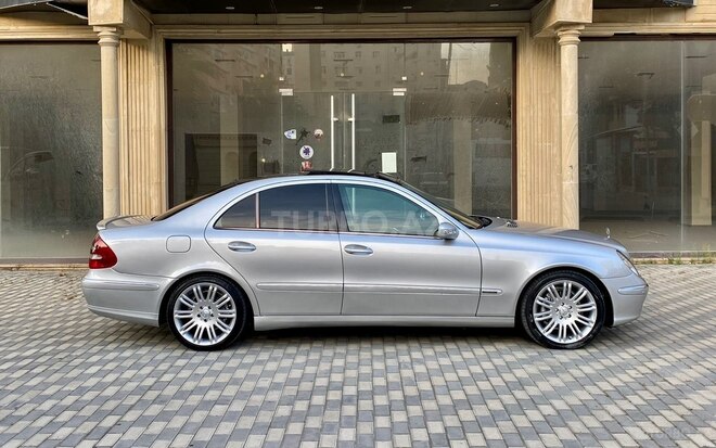 Mercedes E 240-6