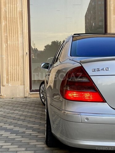 Mercedes E 240-11