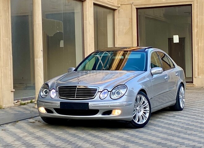 Mercedes E 240-1