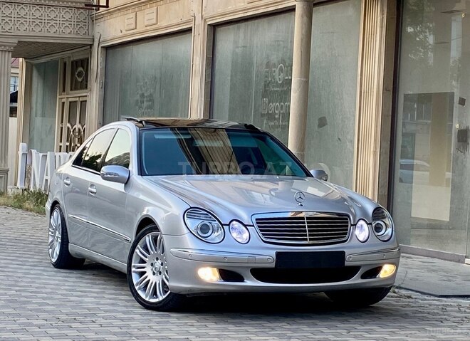 Mercedes E 240-4