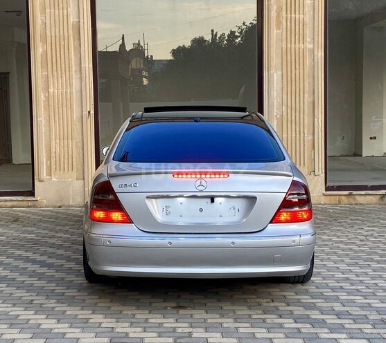 Mercedes E 240-8