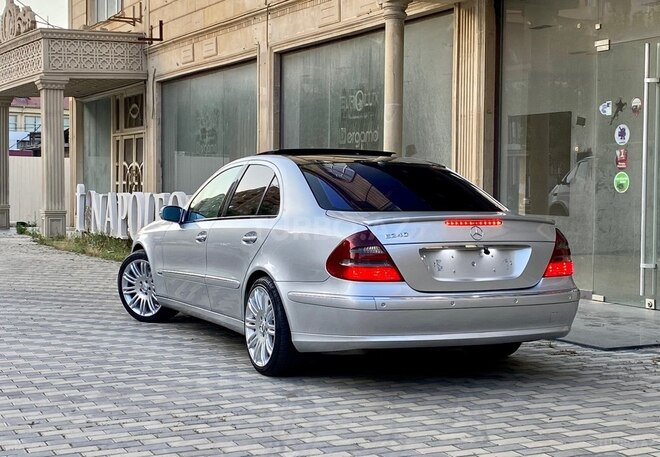 Mercedes E 240-10