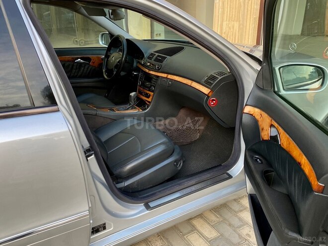 Mercedes E 240-17