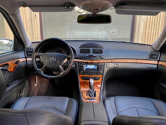 Mercedes E 240-16
