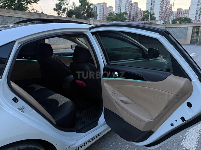 Hyundai Sonata-11