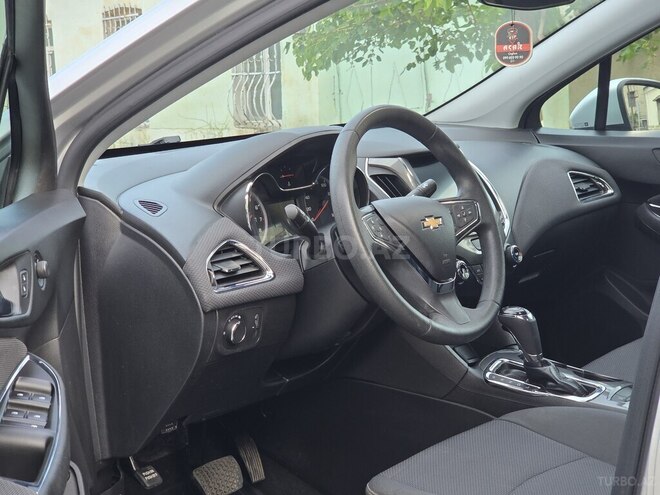 Chevrolet Cruze-16
