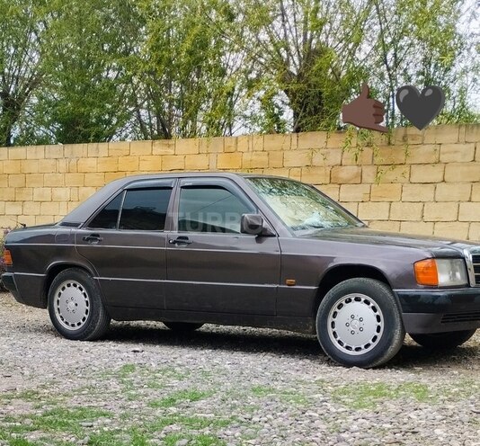 Mercedes 190-2