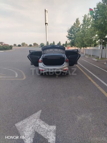 Hyundai Accent-4