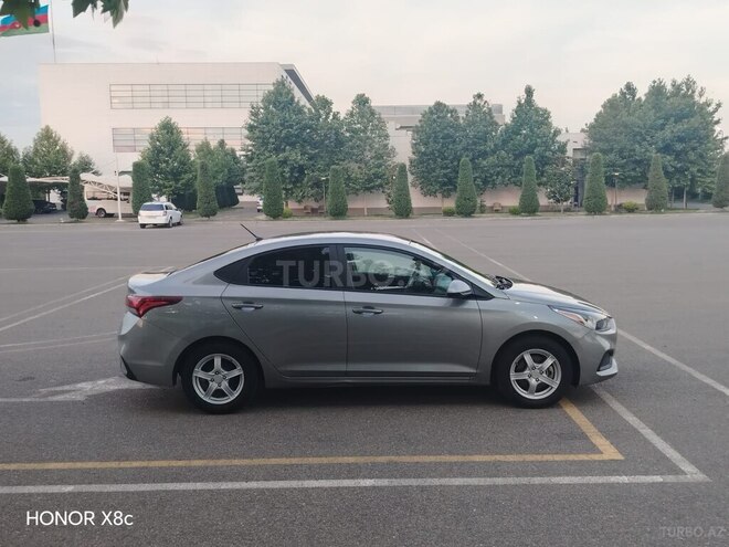 Hyundai Accent-6