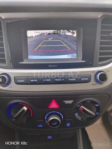Hyundai Accent-12