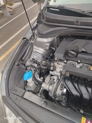 Hyundai Accent-17