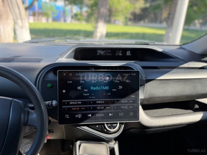 Toyota Aqua-12
