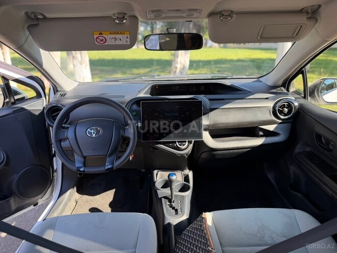 Toyota Aqua-9