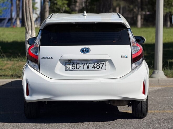 Toyota Aqua-6