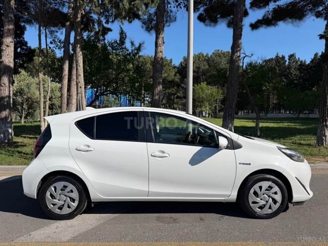 Toyota Aqua-3