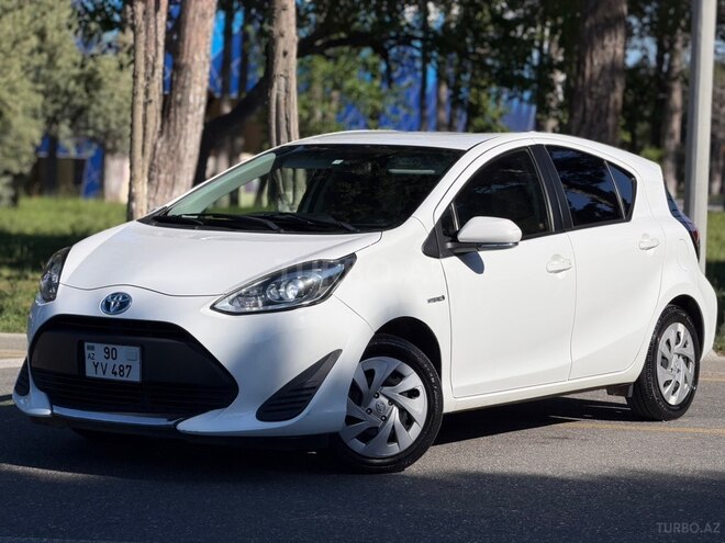 Toyota Aqua-5