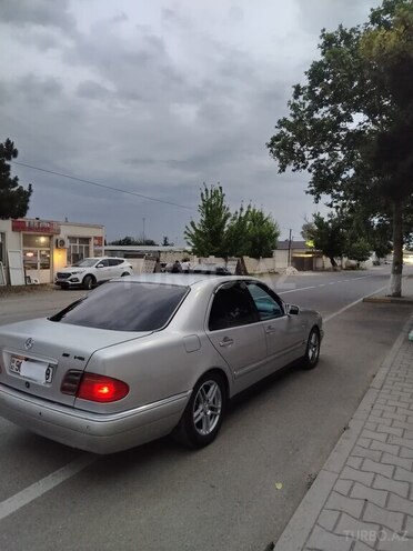 Mercedes E 230-4